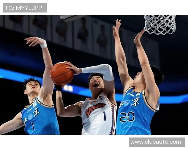 太阳赛场细微动作引发关注球迷热议赛事公平性问题